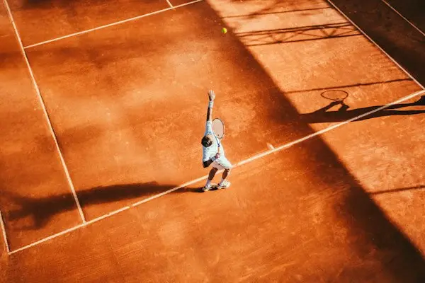 A sunny tennis court